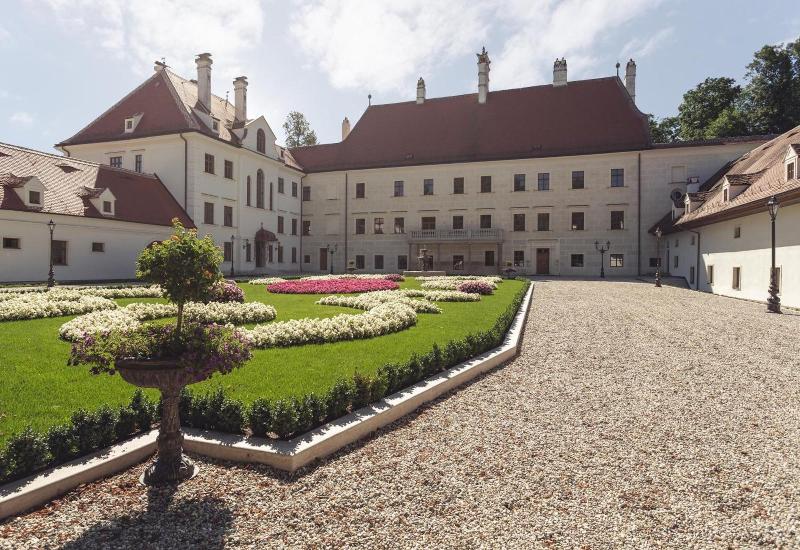 Schloss Thalheim image