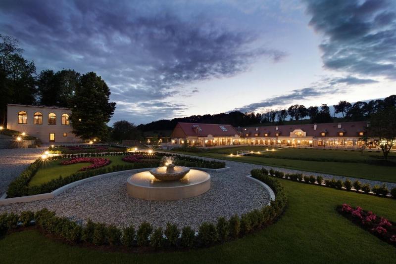Schloss Thalheim image