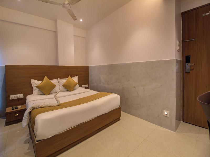 Hotel Malad Inn image