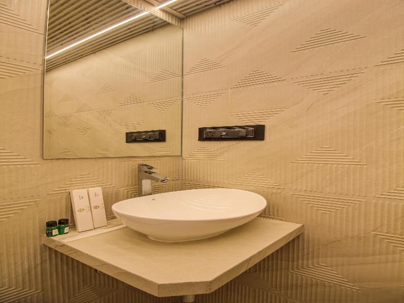 Hotel Malad Inn image
