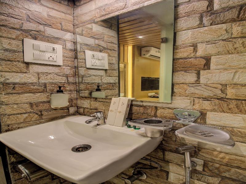 Hotel Malad Inn image