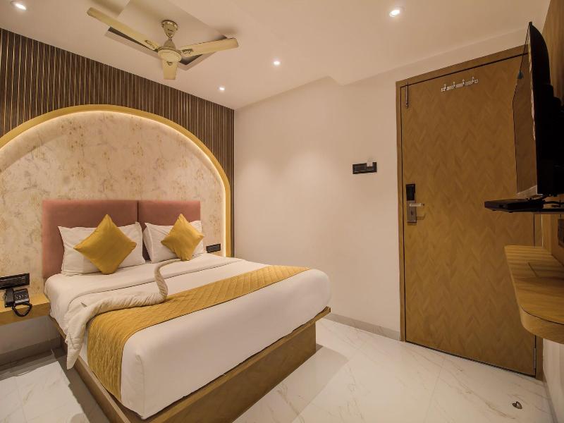 Hotel Malad Inn image
