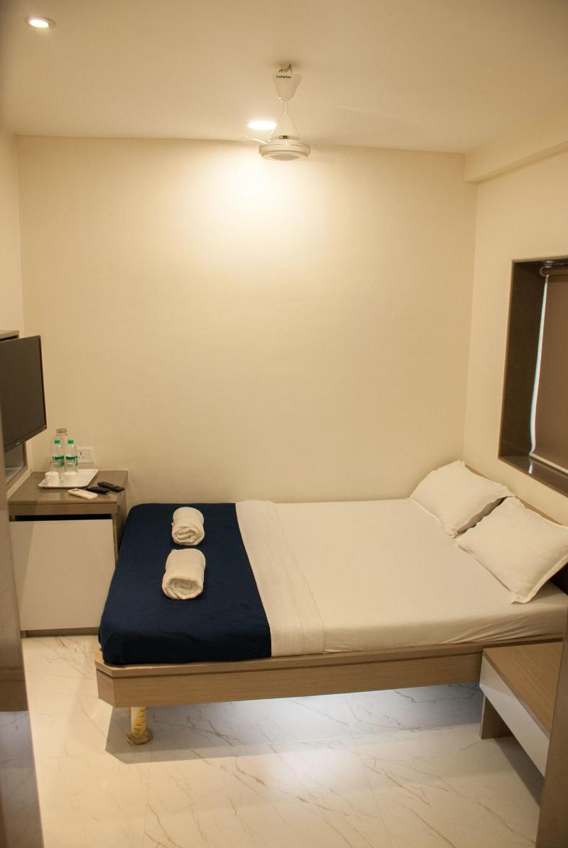 City Hotel image