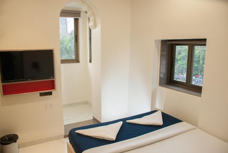 City Hotel image