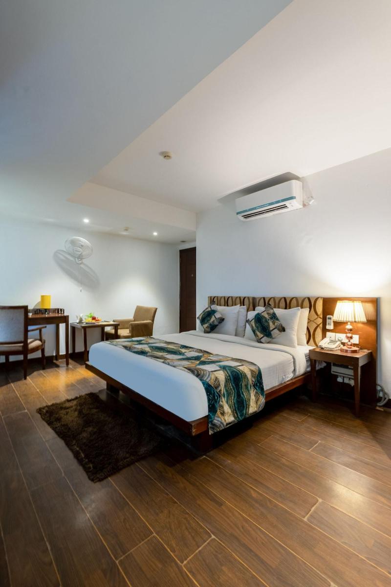 Hotel Arch  image