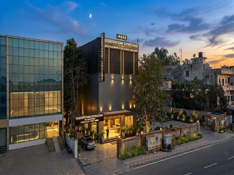 Hotel Grand Tashree image