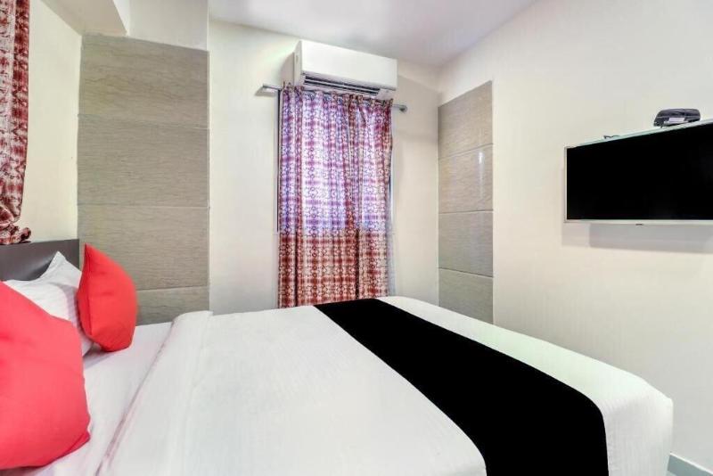 Hotel Crystal Inn image