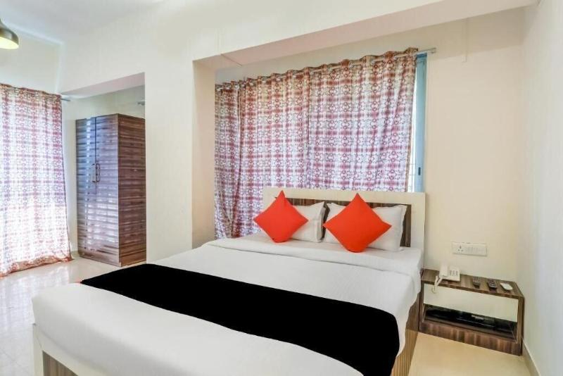 Hotel Crystal Inn image