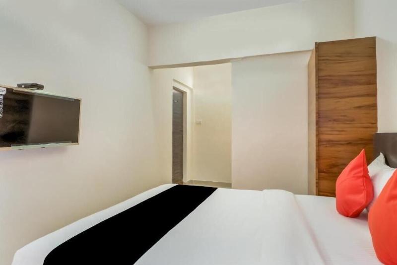 Hotel Crystal Inn image