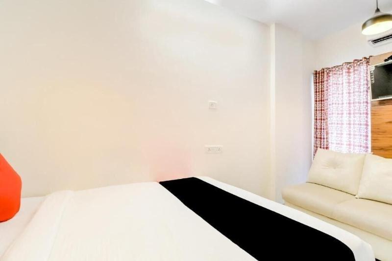 Hotel Crystal Inn image