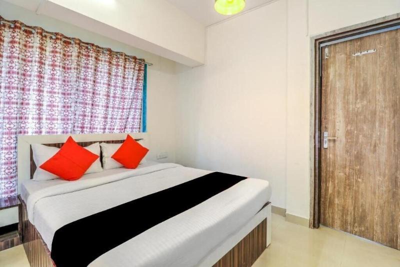 Hotel Crystal Inn image