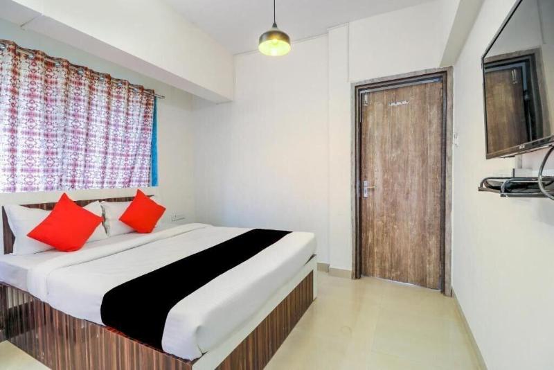 Hotel Crystal Inn image