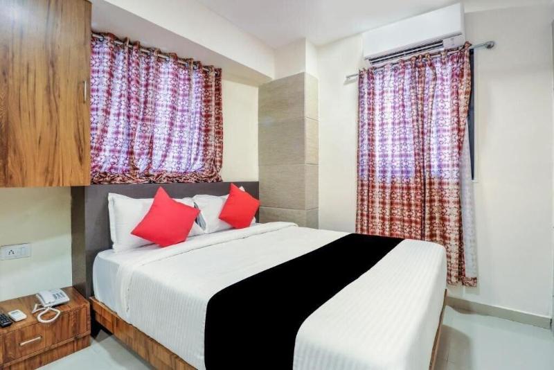Hotel Crystal Inn image