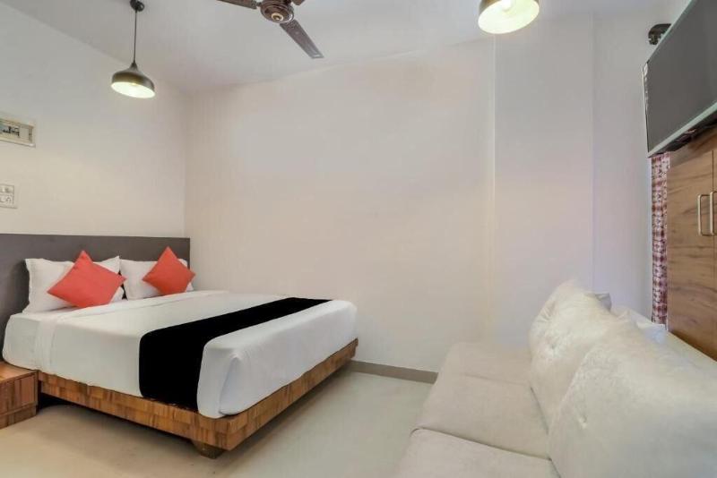 Hotel Crystal Inn image