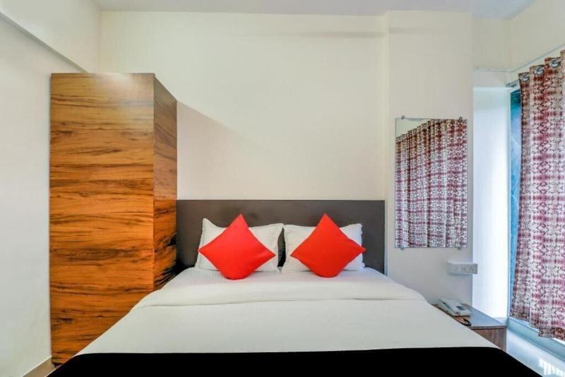 Hotel Crystal Inn image
