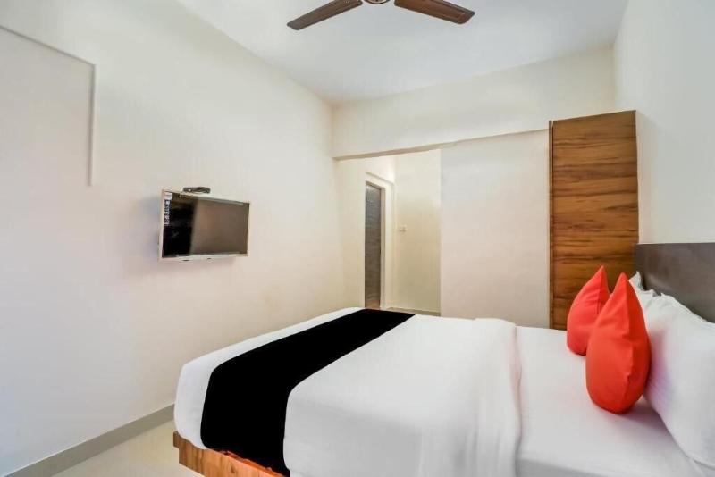 Hotel Crystal Inn image