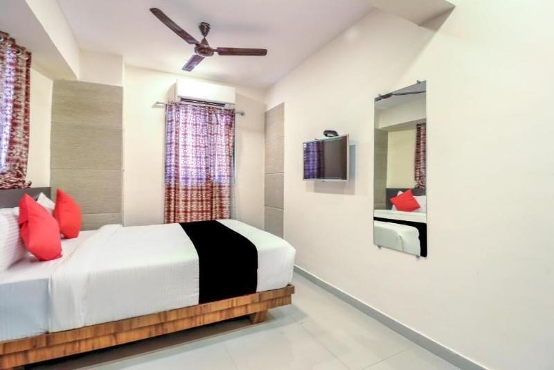 Hotel Crystal Inn image
