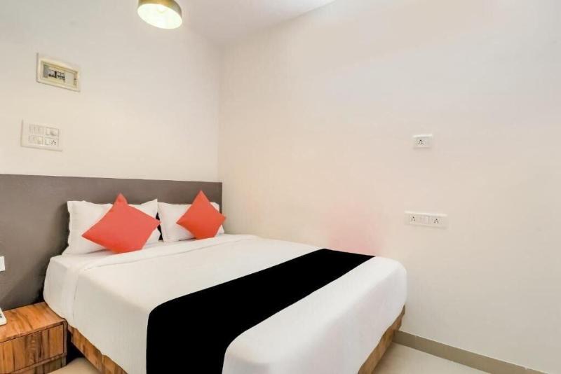 Hotel Crystal Inn image