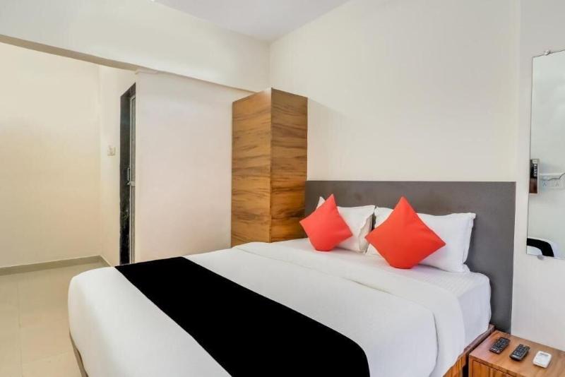 Hotel Crystal Inn image