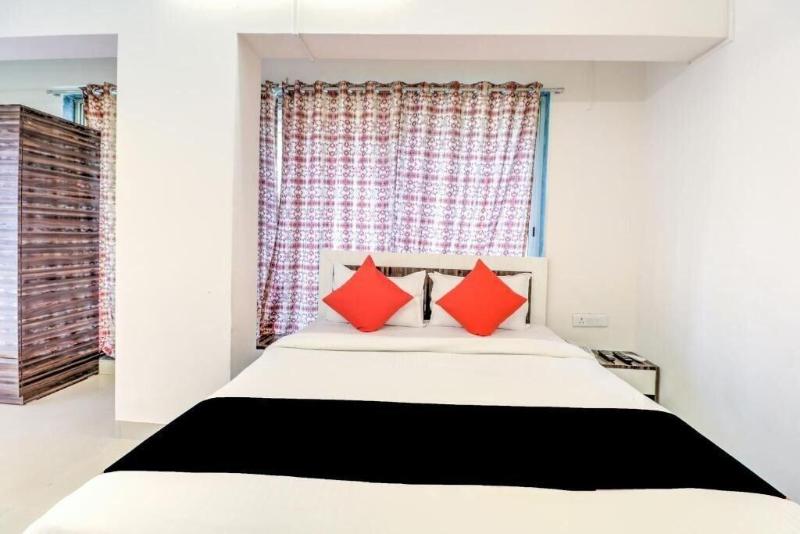 Hotel Crystal Inn image