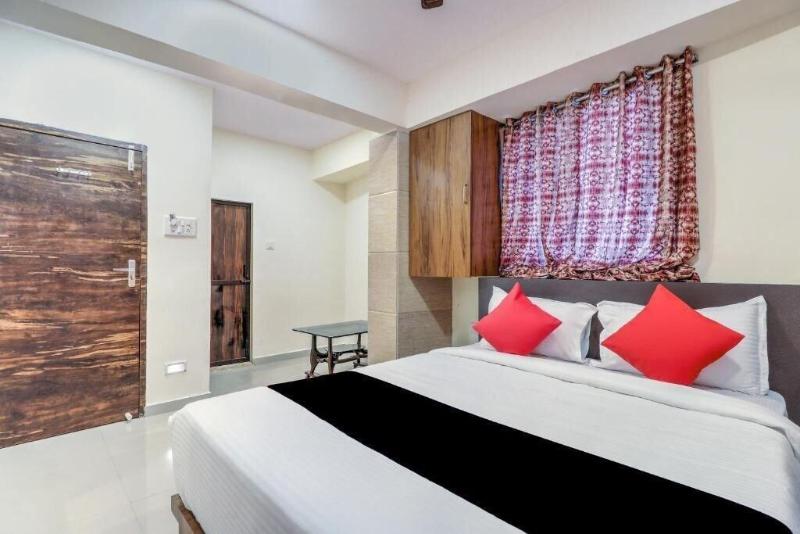 Hotel Crystal Inn image