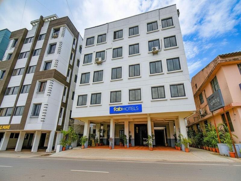 Fabhotel White House image