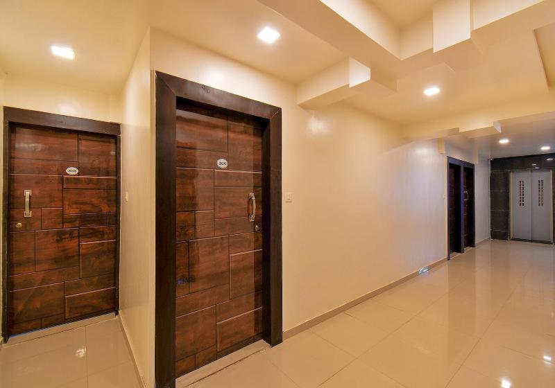 Fabhotel White House image