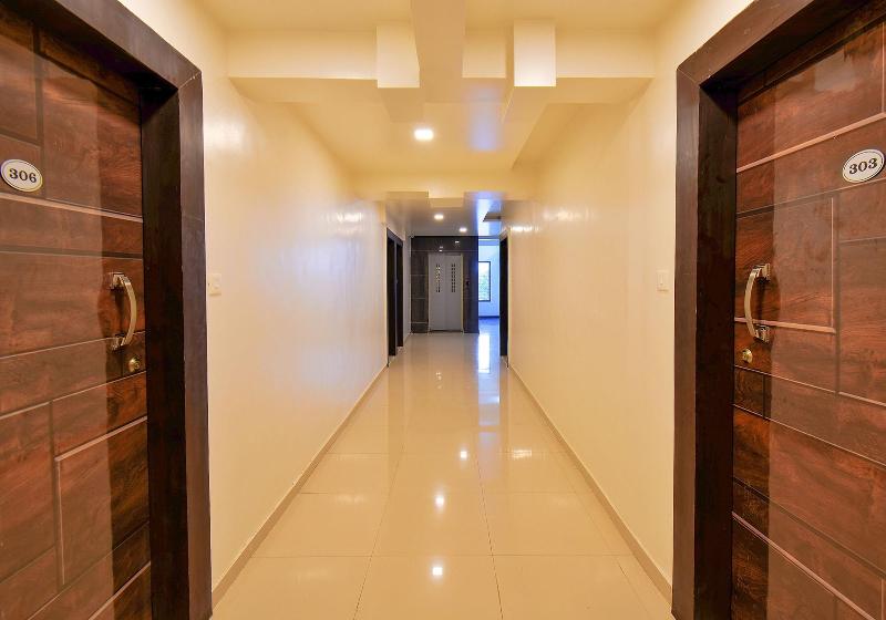 Fabhotel White House image