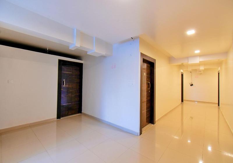 Fabhotel White House image