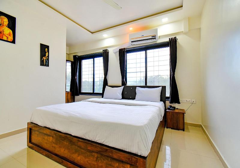 Fabhotel White House image