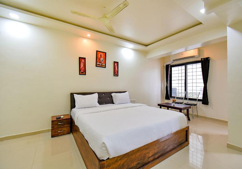 Fabhotel White House image