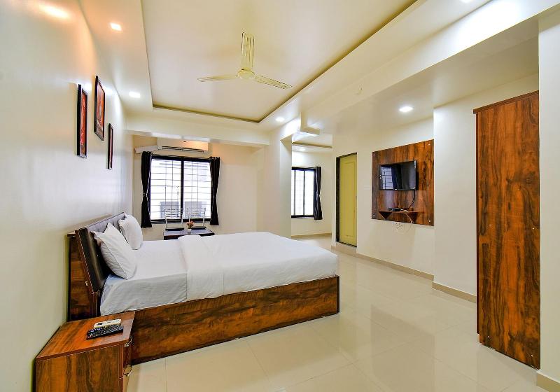 Fabhotel White House image
