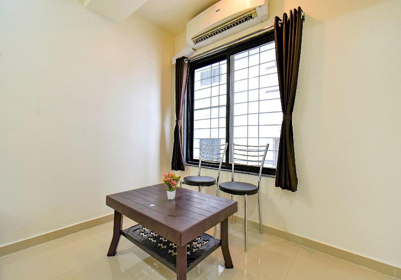 Fabhotel White House image