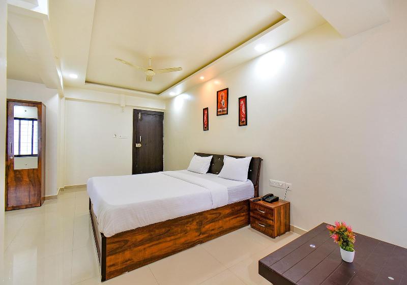 Fabhotel White House image