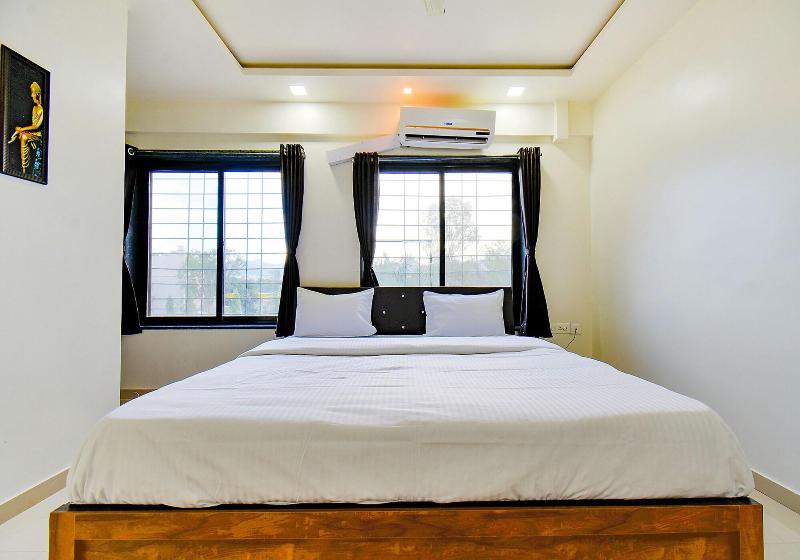Fabhotel White House image