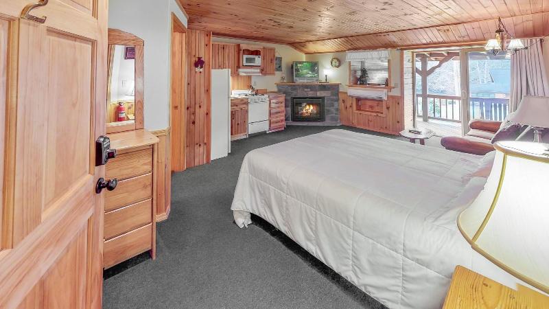 Rough Cut Lodge image