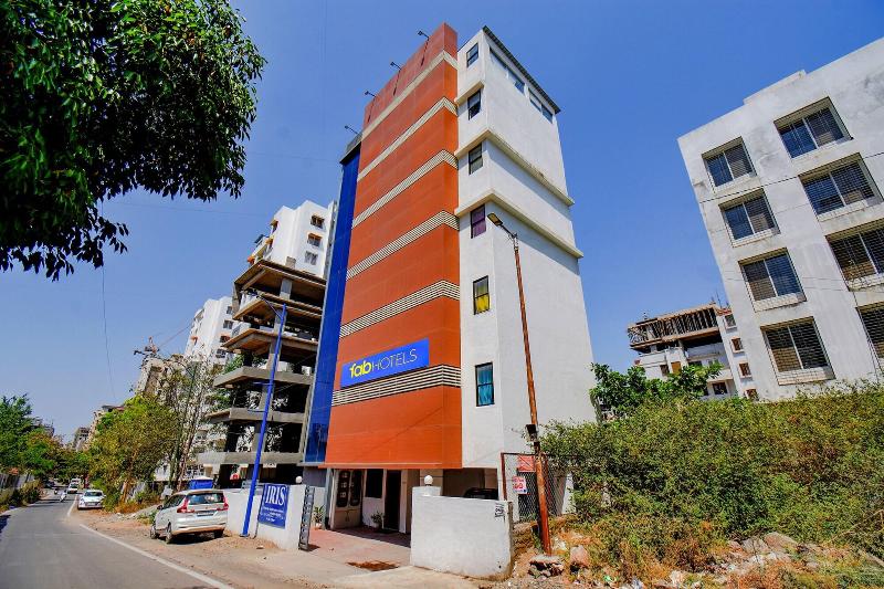 Fabhotel Aakiyo image