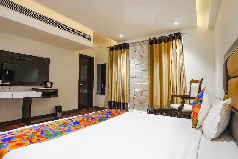 Fabhotel Grand Stay image