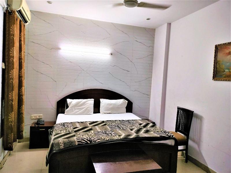 Hotel White Palace Nizamuddin Railway St image