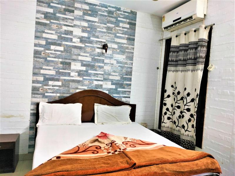 Hotel White Palace Nizamuddin Railway St image