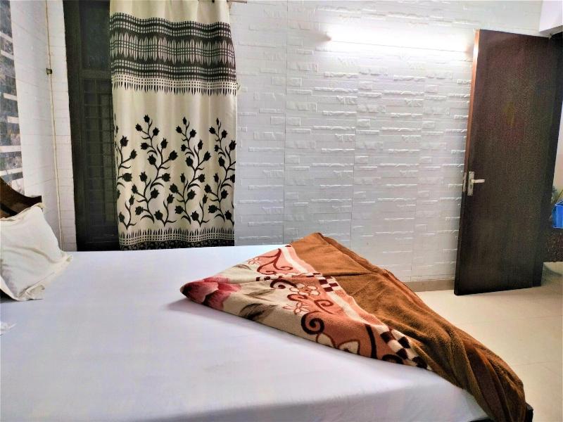 Hotel White Palace Nizamuddin Railway St image