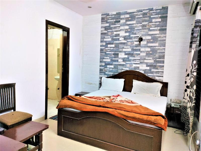Hotel White Palace Nizamuddin Railway St image