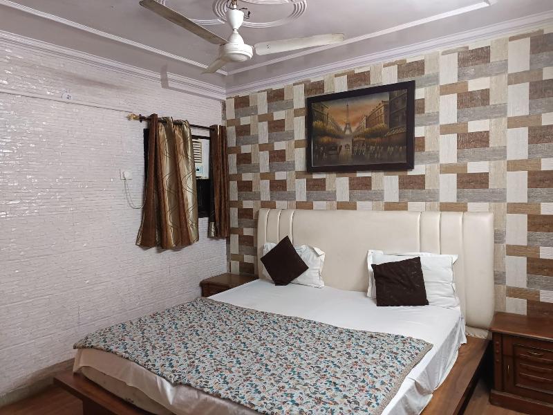 Hotel White Palace Nizamuddin Railway St image