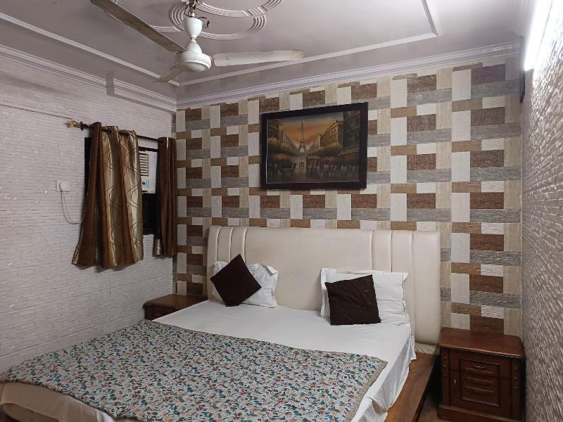 Hotel White Palace Nizamuddin Railway St image
