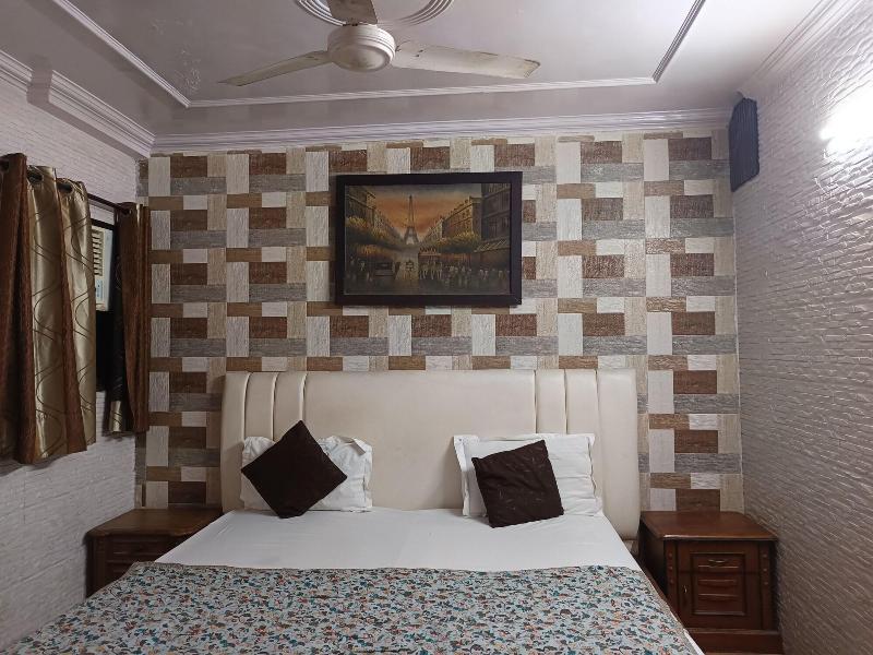 Hotel White Palace Nizamuddin Railway St image