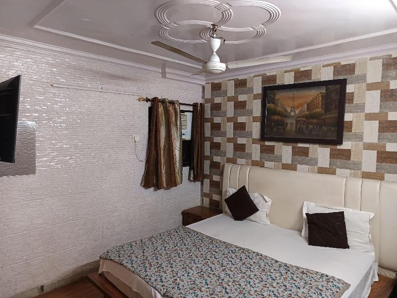 Hotel White Palace Nizamuddin Railway St image