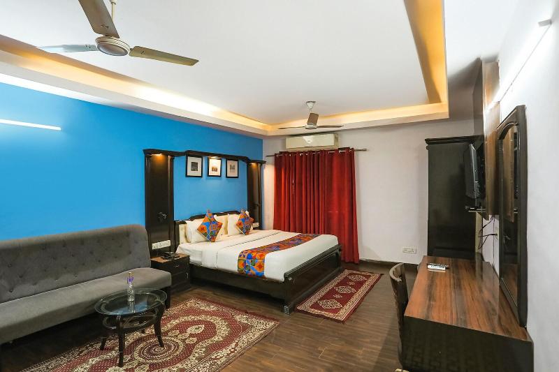 Fabhotel Sentinel Suites image