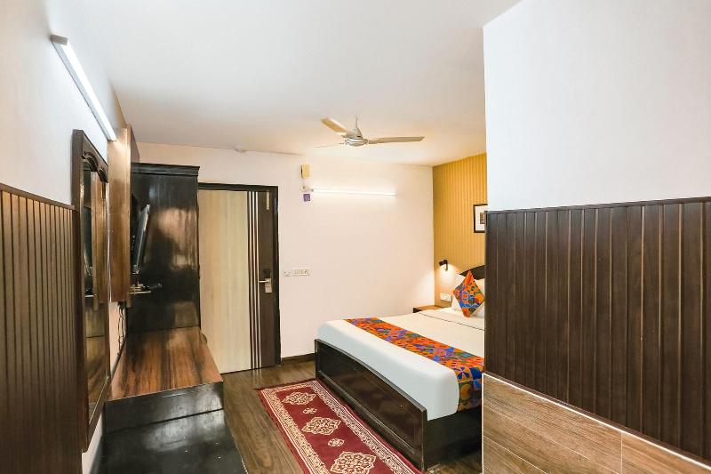 Fabhotel Sentinel Suites image
