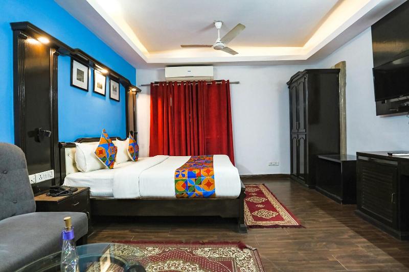 Fabhotel Sentinel Suites image