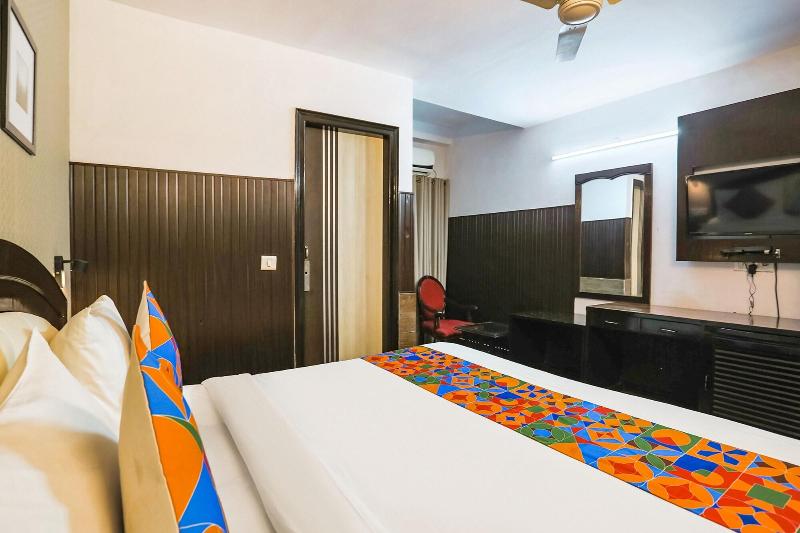 Fabhotel Sentinel Suites image